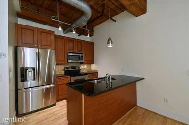 Main picture of 836 Oak St