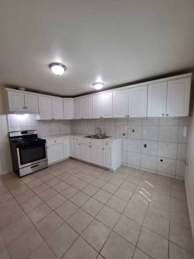 Main picture of 2221 S Poppy Ave