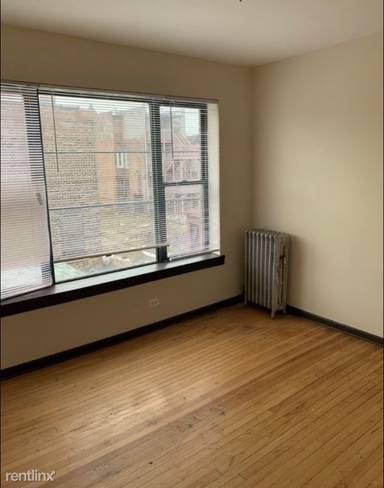 Main picture of 4752 S Michigan Ave