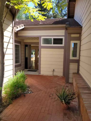 Main picture of 13909 Davenport Ave