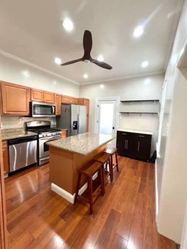 Main picture of 2381 Bryant St