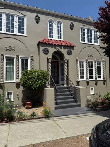 Main picture of 385 Orange St