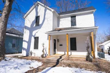 Main picture of 413 E Schwarz St