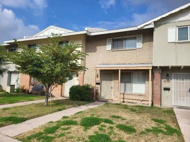 Main picture of 18 E Ellis Dr