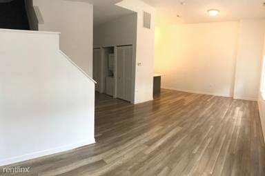 Main picture of 2700 W North Ave