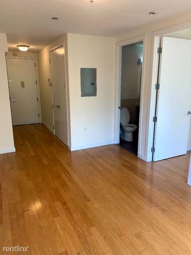 Main picture of 924 Metropolitan Ave