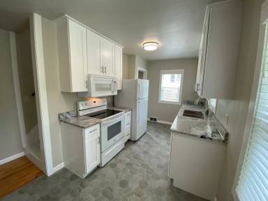 Main picture of 829 S Hawthorne Ave