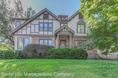 Main picture of 411 W 50th St