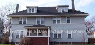 Main picture of 600 Pleasant St SE
