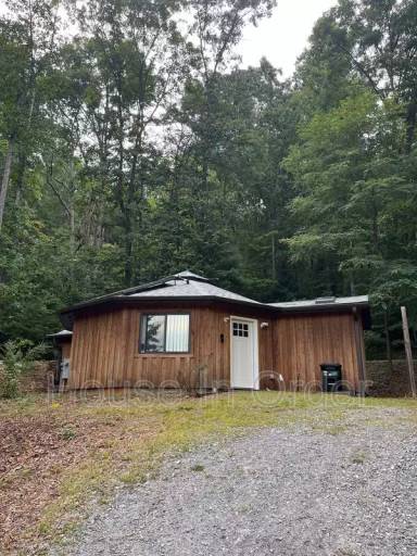 Main picture of 50 Rustling Oaks Ln