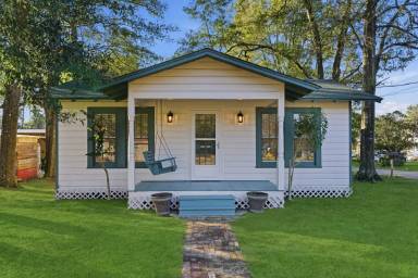 Main picture of 20 Martha Ave