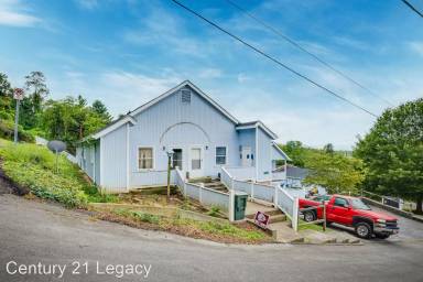 Main picture of 3955 Kent St
