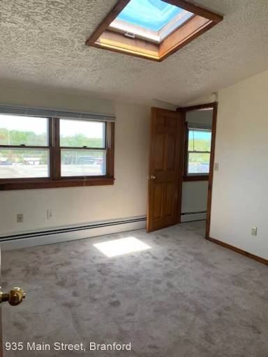 Main picture of 935 Main St