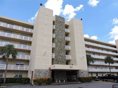 Main picture of 301 SE 3rd St