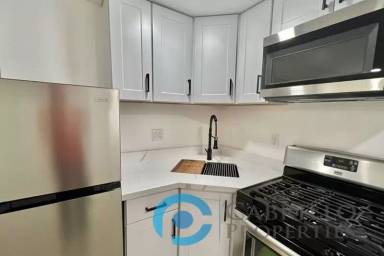 Main picture of 1580 Parrot St