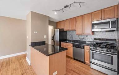 Main picture of 7610 N Rogers Ave
