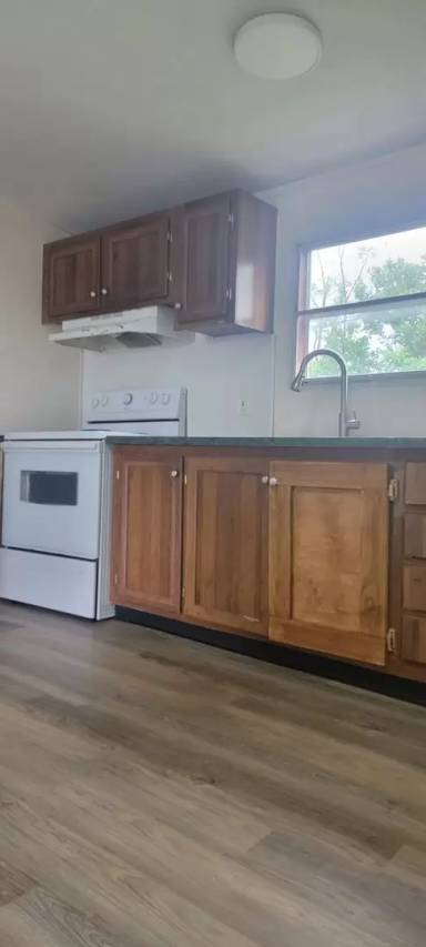 Main picture of 521 Edison Ct