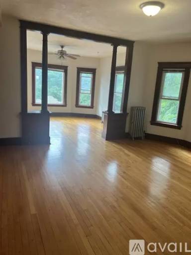 Main picture of 32 Woodbine St
