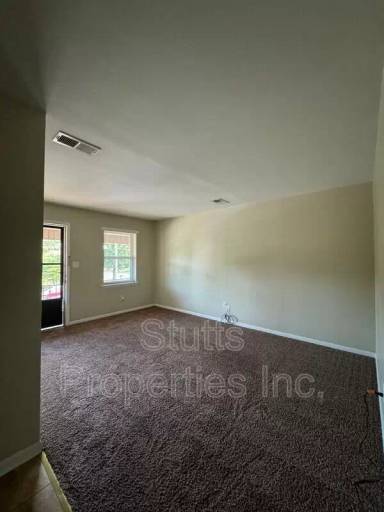Main picture of 900 N Montgomery Ave