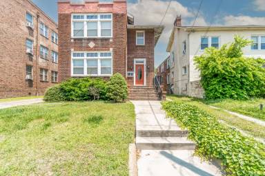 Main picture of 1706 Hampton Blvd