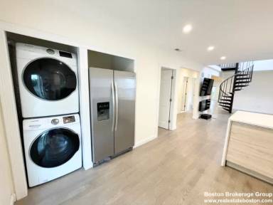 Main picture of 21 Iroquois St