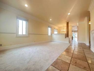 Main picture of 928 S Bon View Ave