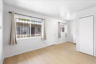 Main picture of 1843 E 25th St