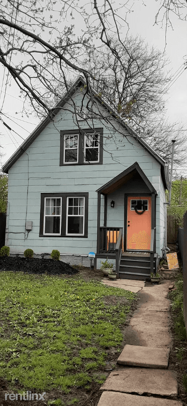 Main picture of 895 Prospect Ave