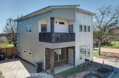 Main picture of 806 Nimitz St
