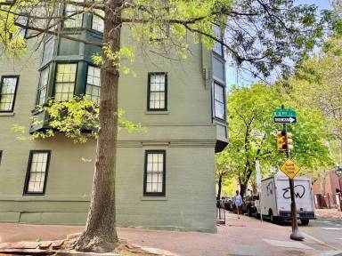 Main picture of 300 Lombard St