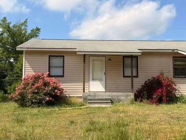 Main picture of 140 Chapel Dr