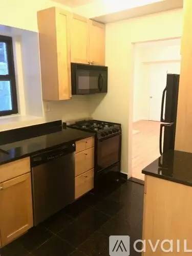Main picture of 150 E 84th St