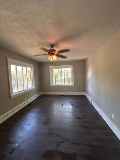 Main picture of 301 W Foster Pkwy