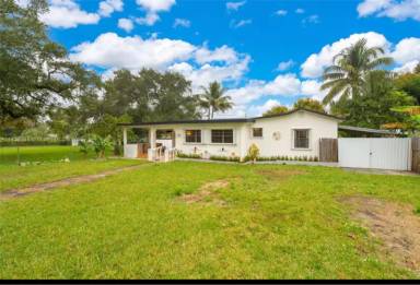 Main picture of 1285 NE 143rd St
