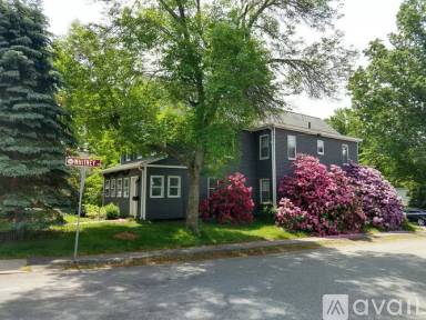 Main picture of 40 Church St