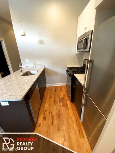 Main picture of 751 W Buckingham Pl