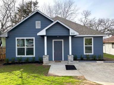 Main picture of 713 N Wood St
