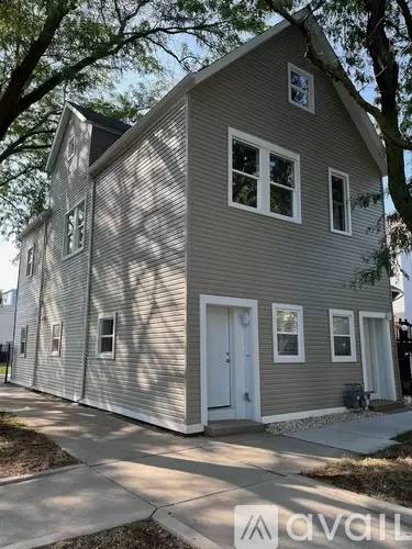 Main picture of 3800 N Whipple St