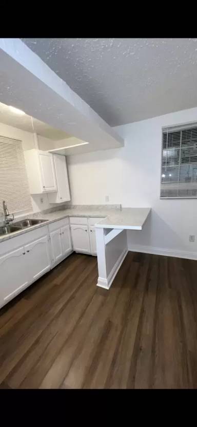 Main picture of 3958 S Normandie Ave