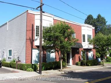 Main picture of 703 NE Roberts Ave