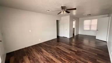 Main picture of 1425 N Sterling Ave
