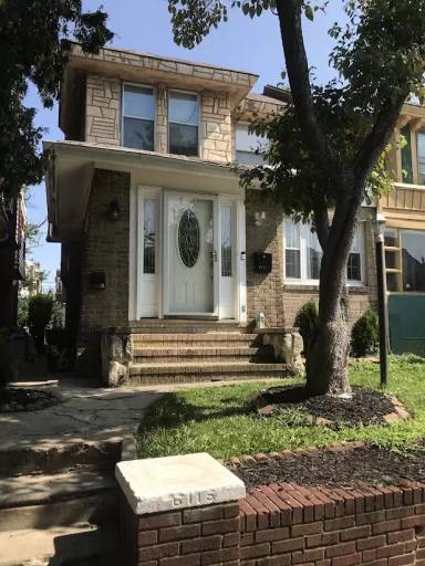 Main picture of 6135 Carpenter St