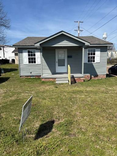 Main picture of 131 E Jefferson St