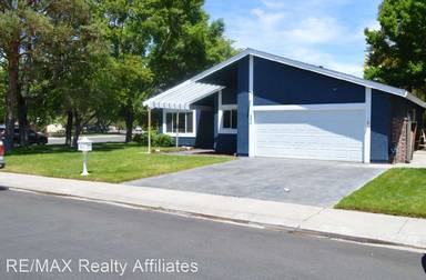 Main picture of 846 Mahogany Dr