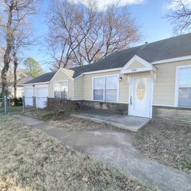 Main picture of 1510 W 49th St