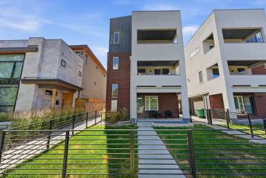 Main picture of 1731 Irving St