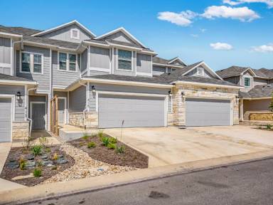 Main picture of 415 Parkline Dr
