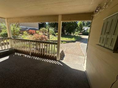 Main picture of 18524 Woodside Dr SE