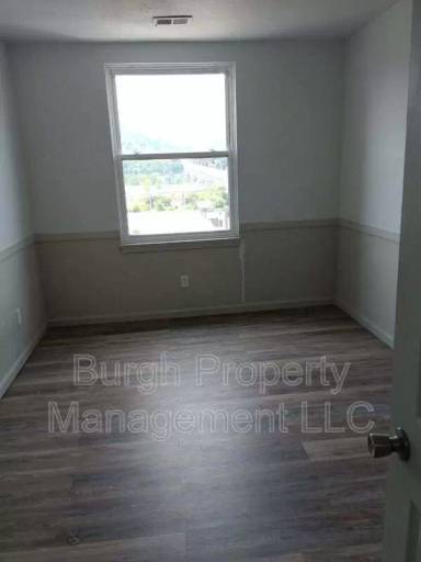 Main picture of 114 W 8th Ave