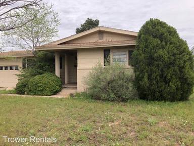 Main picture of 2704 N Century Ave